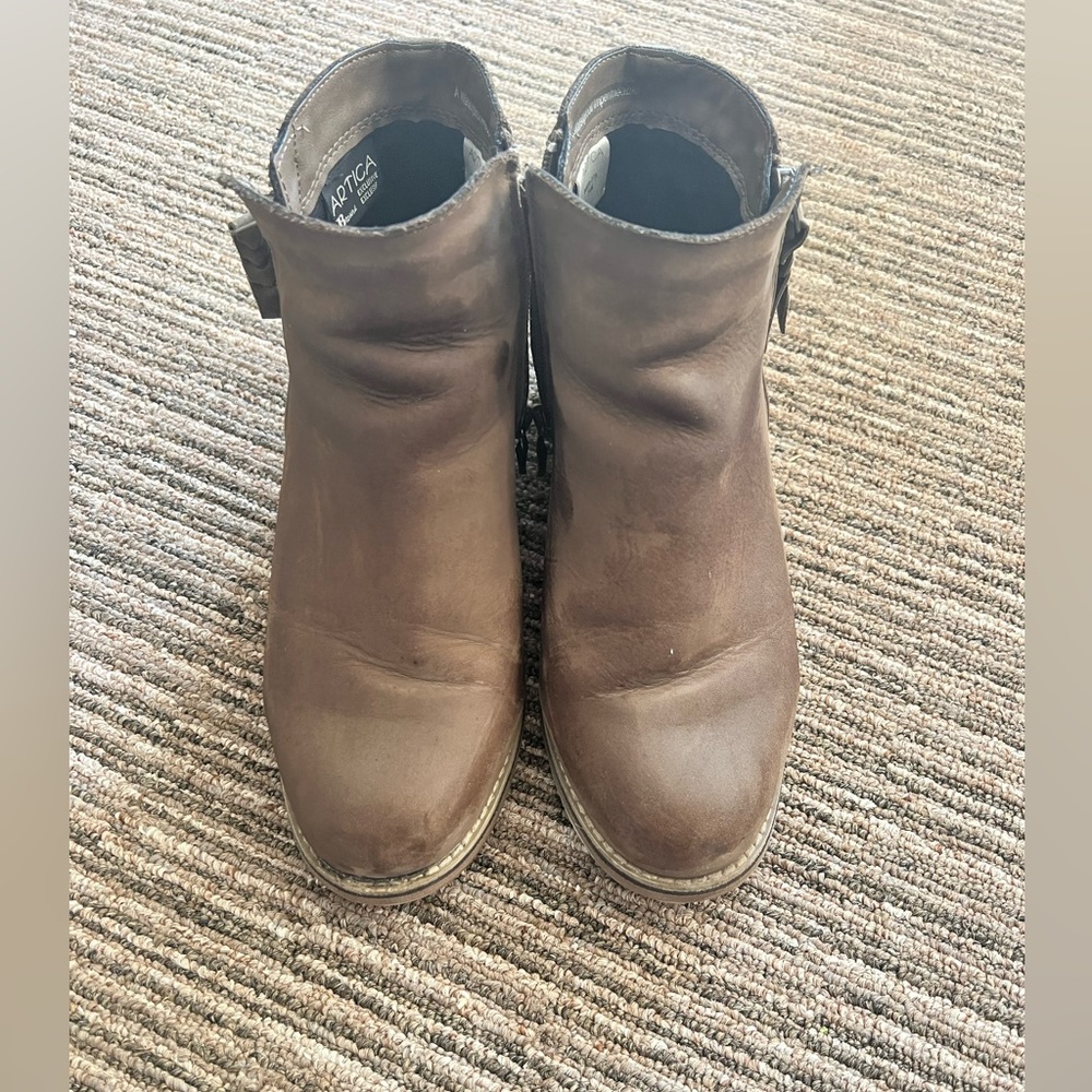 Browns Artica Waterproof Shoes size 7.5